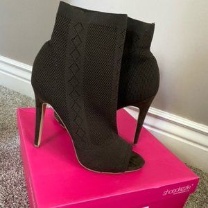 Anka Ankle Knit Bootie - Olive